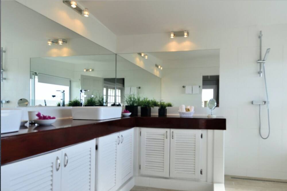 Photo of Bathroom in Les Terres Basses