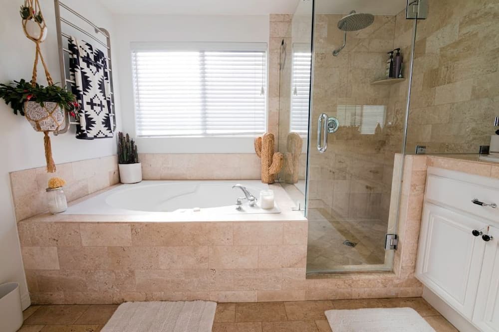 Photo of Bathroom in Marina Peninsula