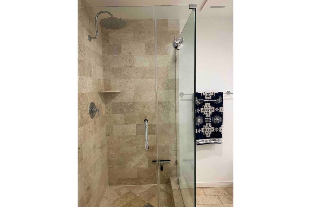 Photo of Bathroom in Marina Peninsula