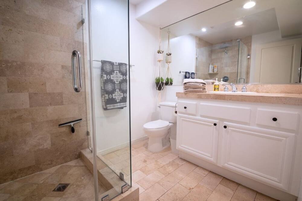 Photo of Bathroom in Marina Peninsula