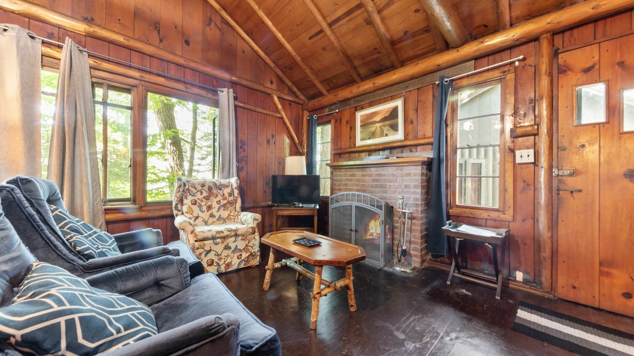 Photo of Livingroom in Whitehall