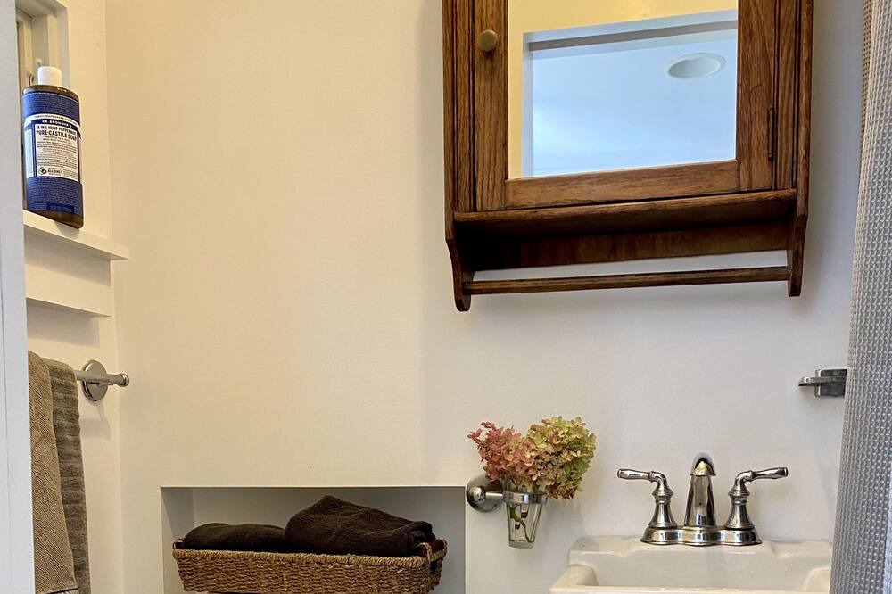 Photo of Bathroom in Pipes Cove