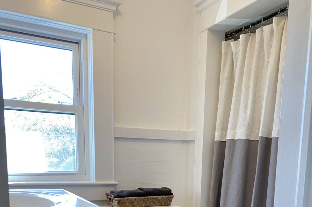 Photo of Bathroom in Pipes Cove