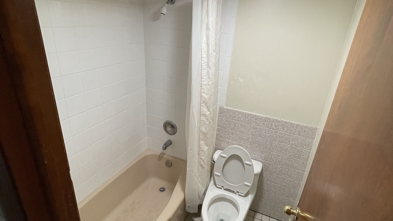 Photo of Bathroom in Lyons