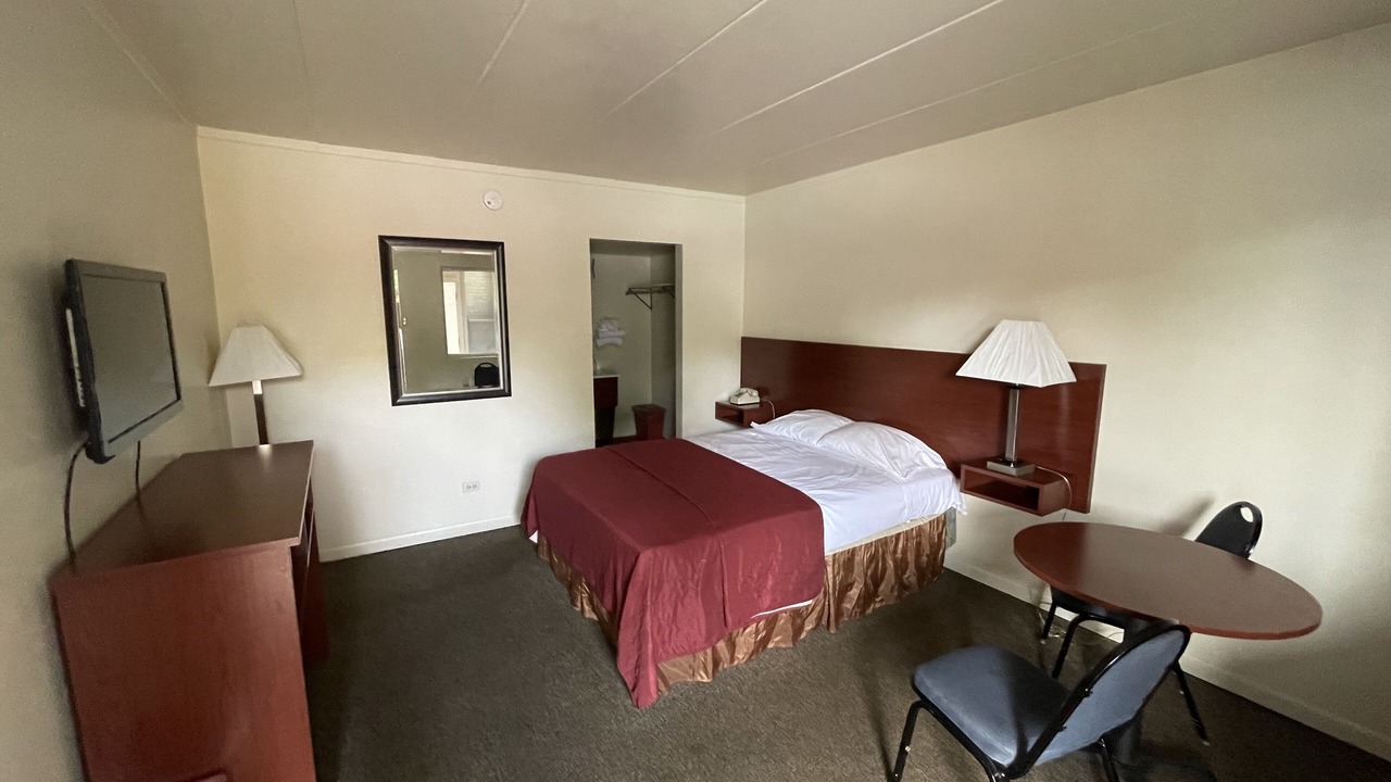 Photo of Bedroom in Lyons