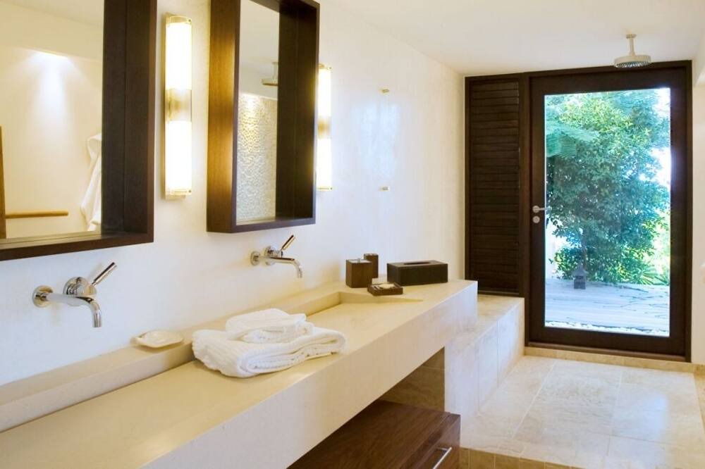 Photo of Bathroom in Anse des Lezards