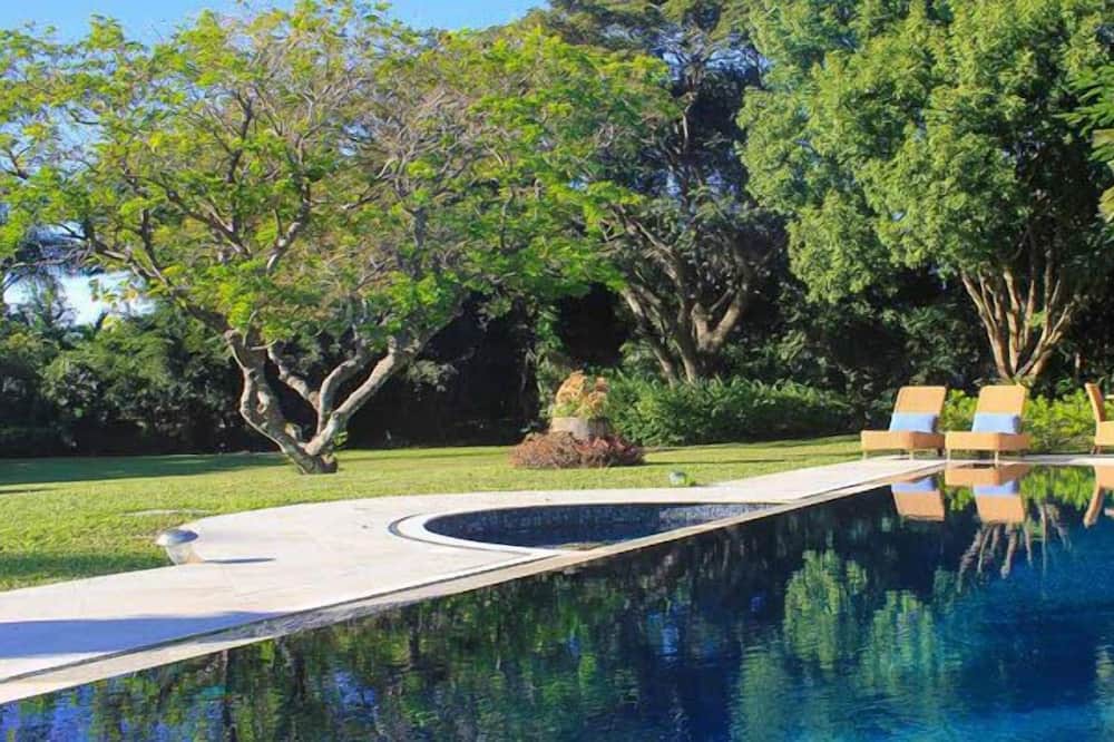 Photo of Outdoor in Paynes Bay