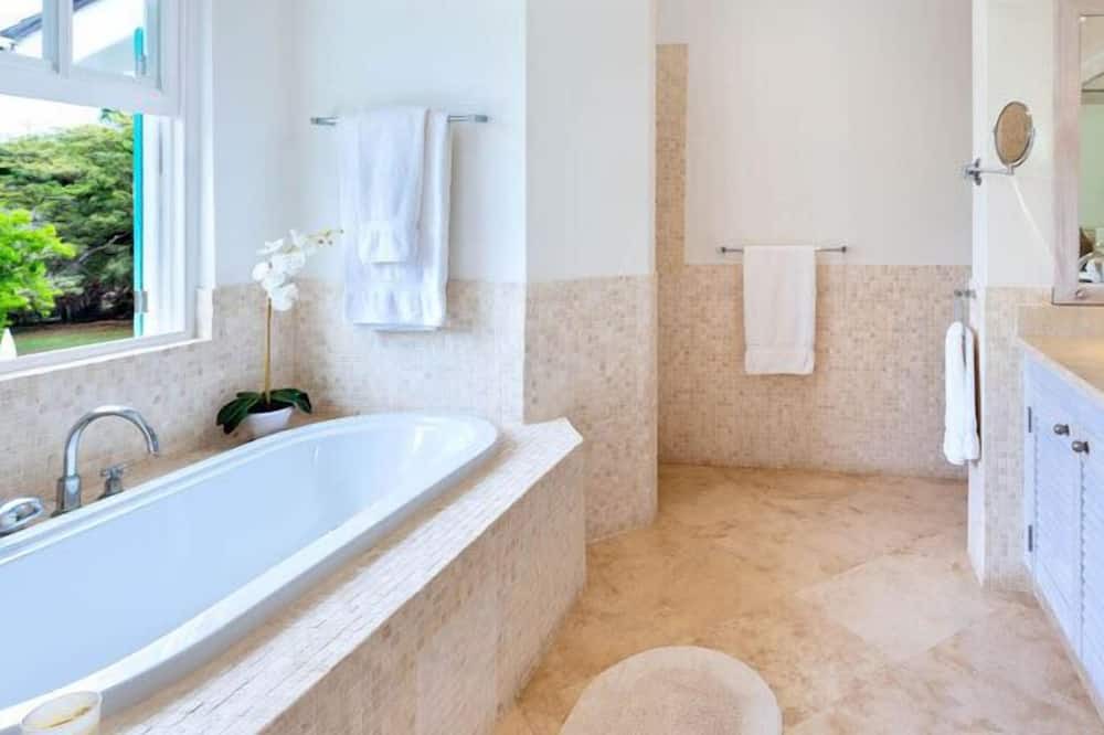 Photo of Bathroom in Paynes Bay