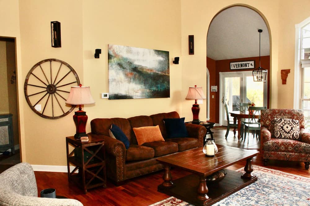 Photo of Livingroom in Chester Depot