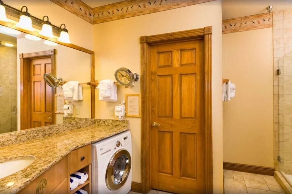 Photo of Bathroom in Gatlinburg