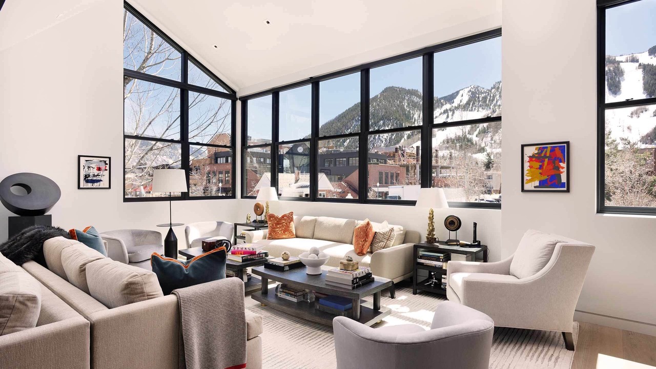 Photo of Livingroom in Downtown