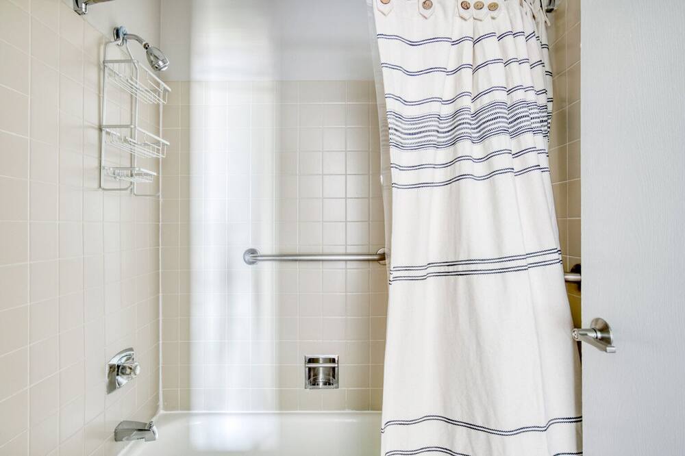 Photo of Bathroom in Oak Park