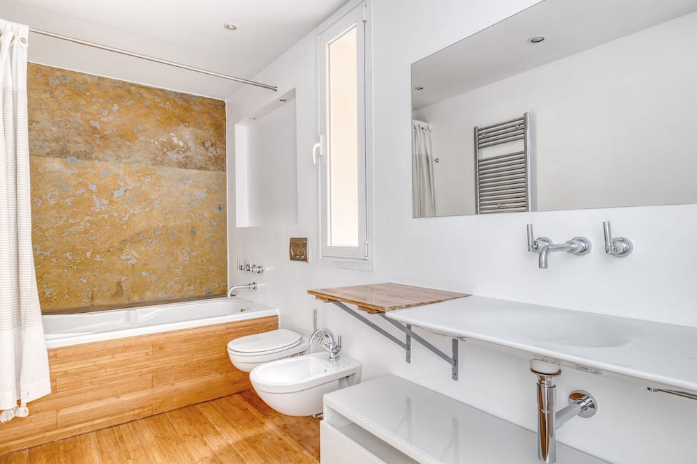 Photo of Bathroom in El Viso