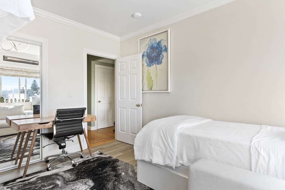 Photo of Bedroom in Outer Richmond