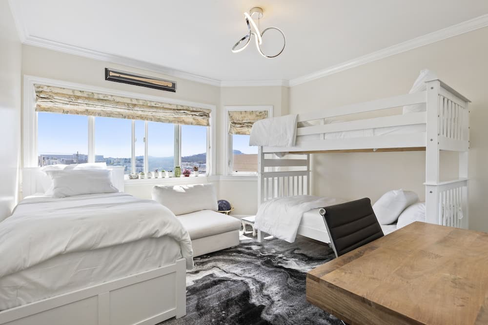 Photo of Bedroom in Outer Richmond
