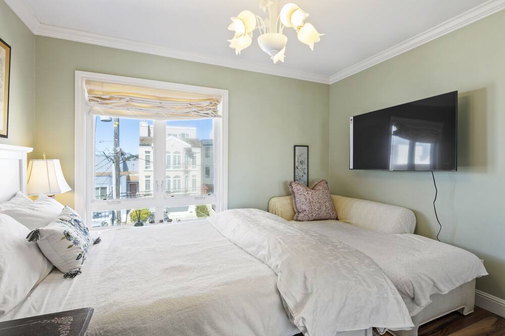 Photo of Bedroom in Outer Richmond