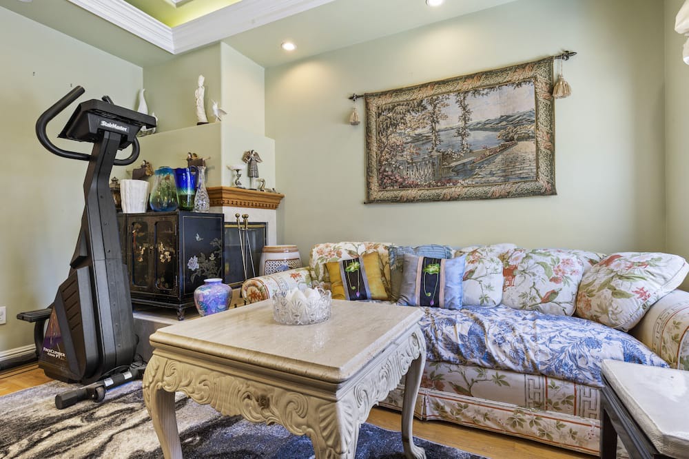 Photo of Livingroom in Outer Richmond