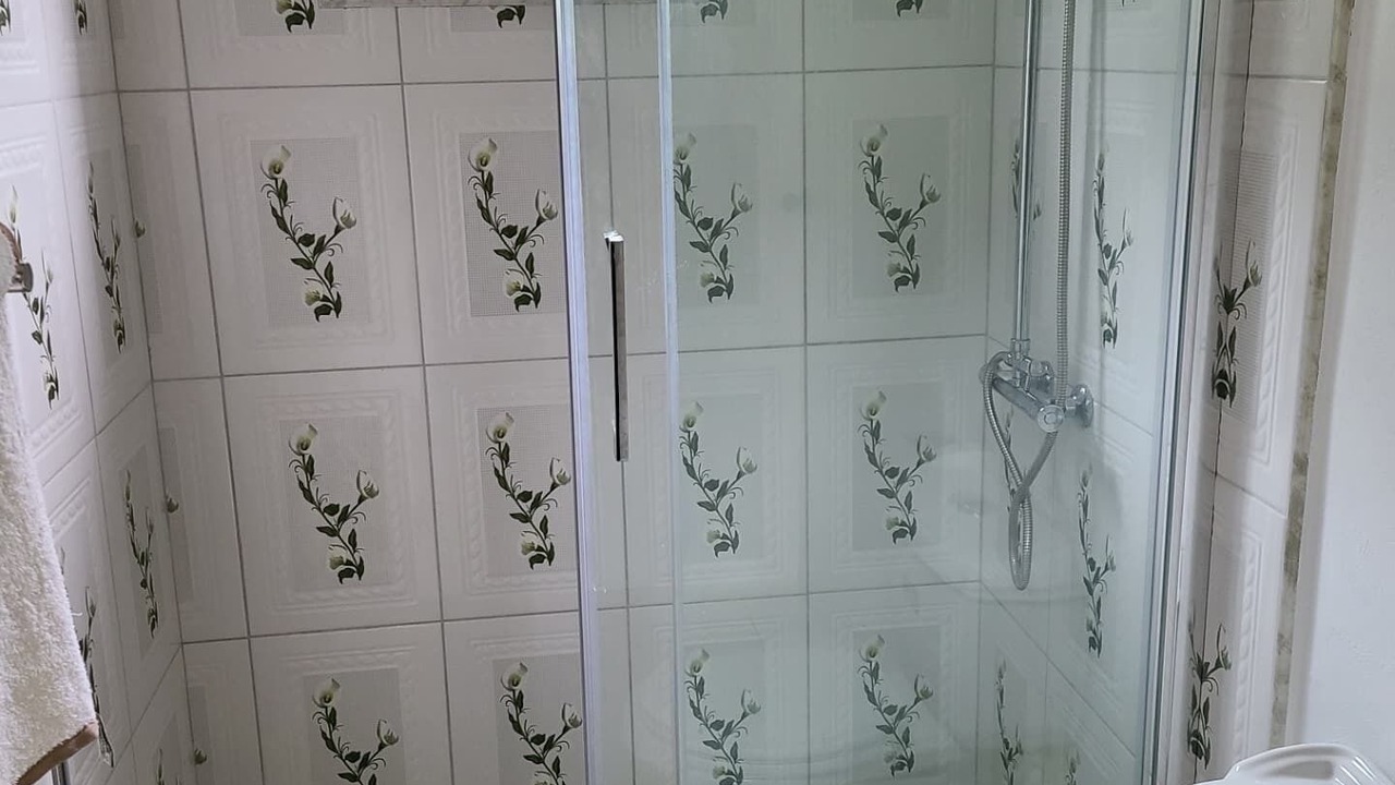 Photo of Bathroom in Penlyne Castle