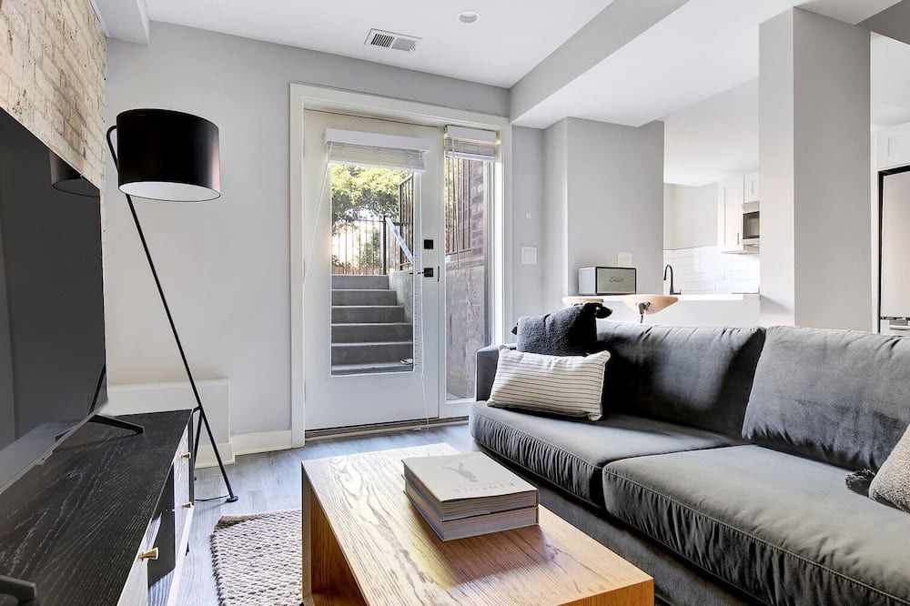 Photo of Livingroom in Edgewater
