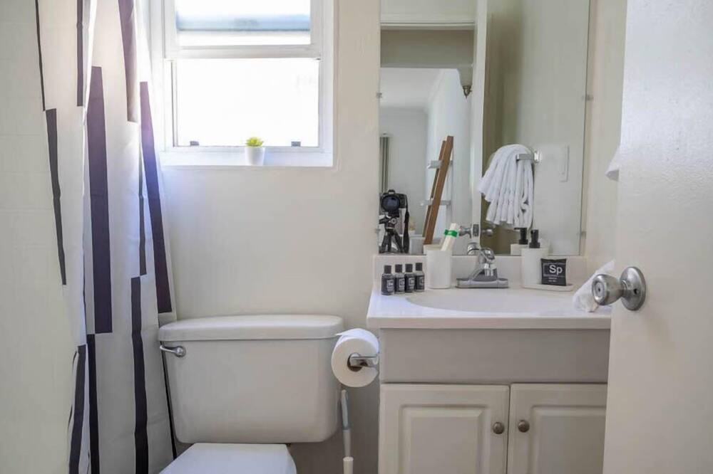 Photo of Bathroom in Los Angeles