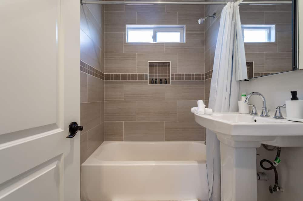 Photo of Bathroom in Los Angeles
