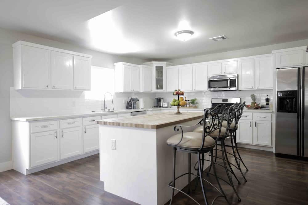 Photo of Kitchen in Wilshire