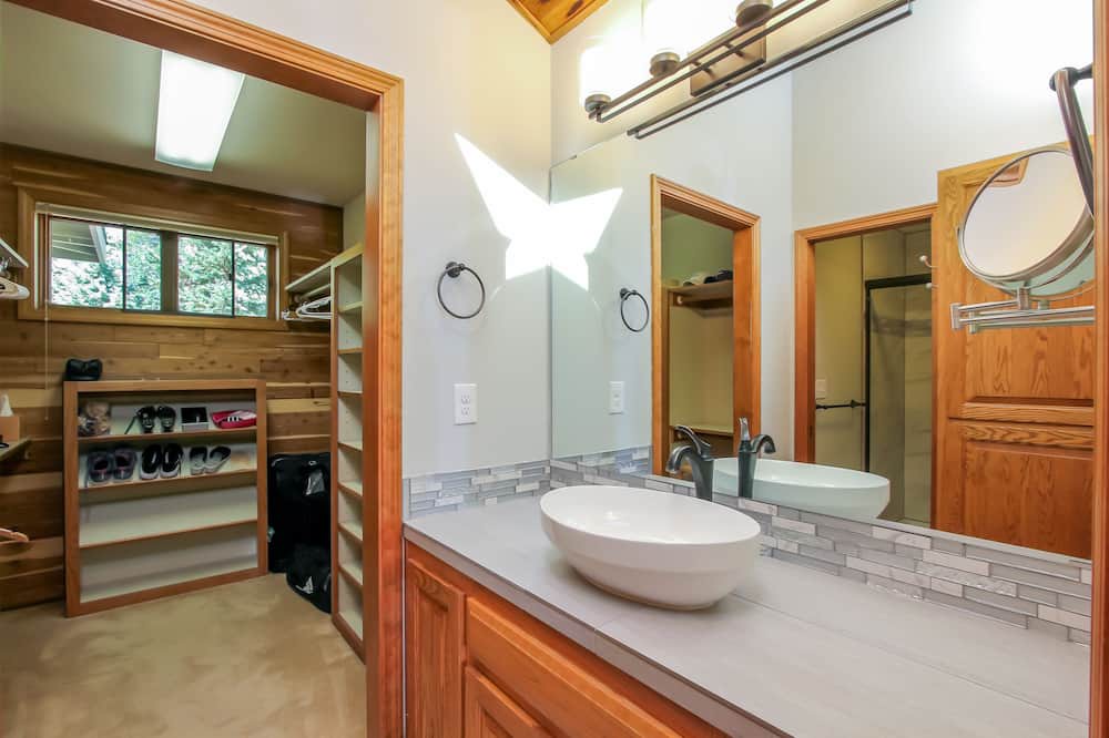 Photo of Bathroom in Sunriver