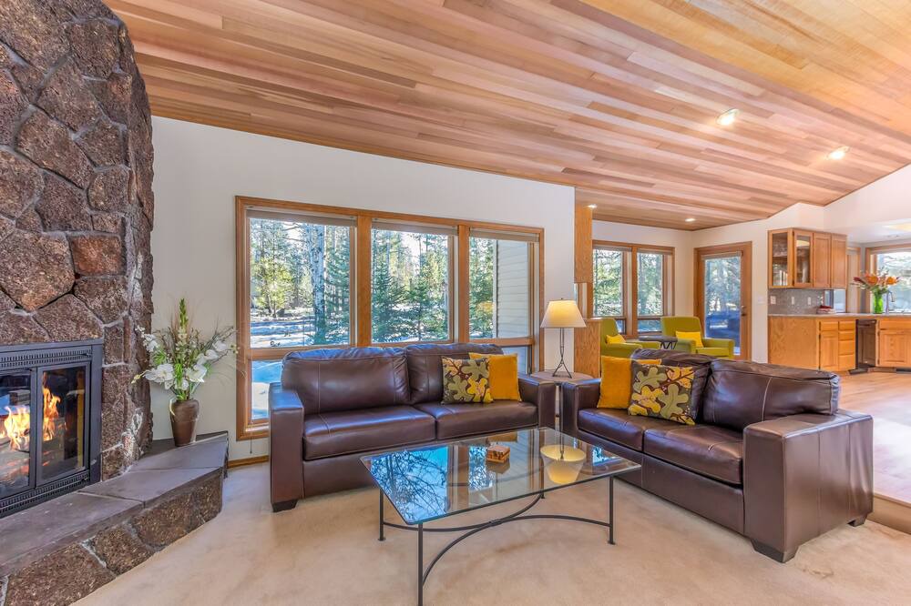 Photo of Livingroom in Sunriver