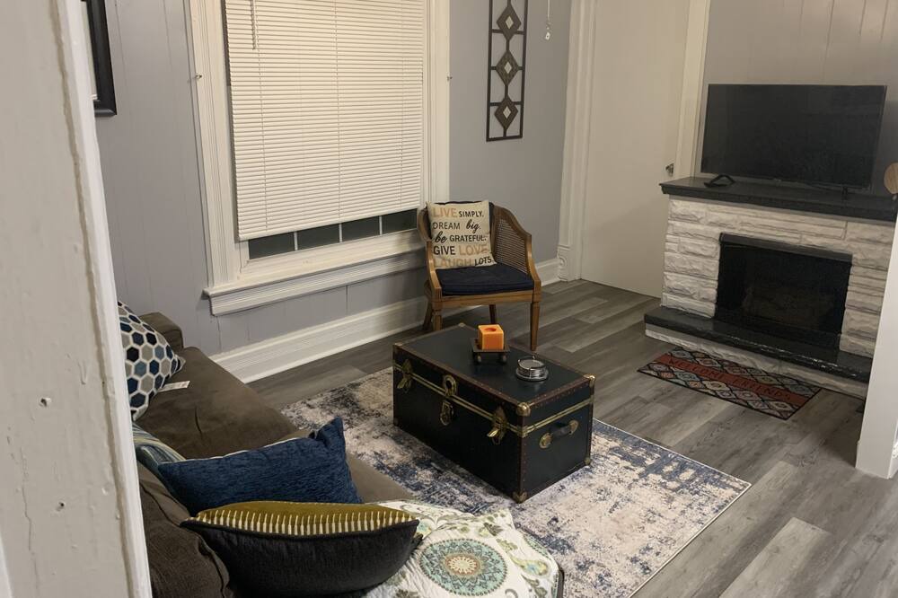 Photo of Livingroom in Canton