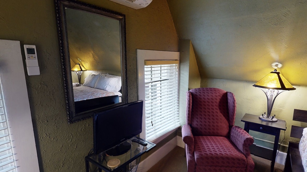 Photo of Bedroom in Broadway