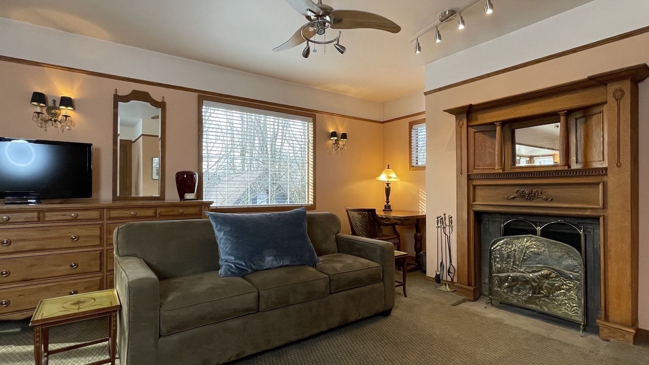 Photo of Bedroom in Broadway