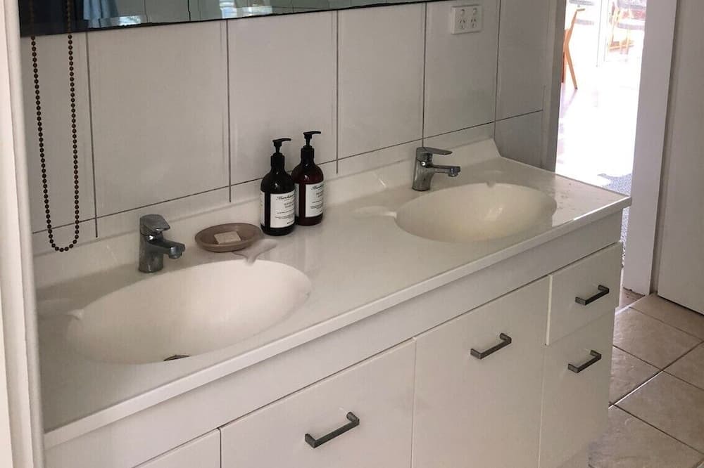 Photo of Bathroom in Avalon Beach