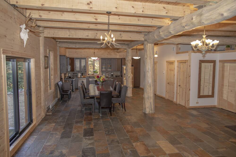 Photo of Livingroom in Wentworth-Nord