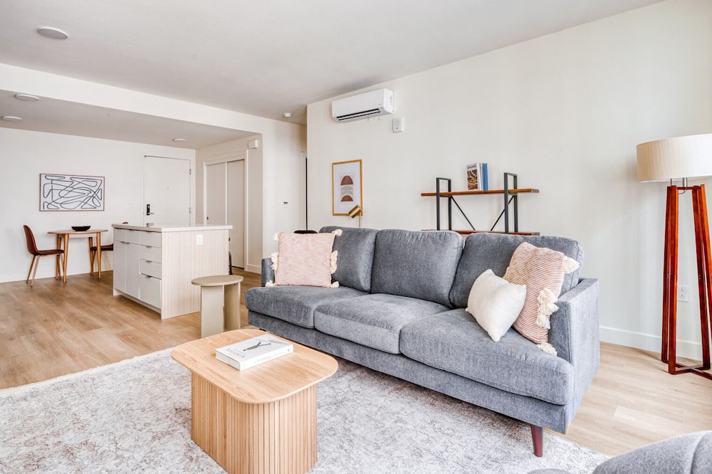 Photo of Livingroom in Downtown Berkeley