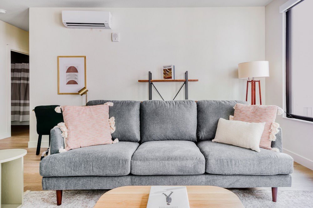 Photo of Livingroom in Downtown Berkeley