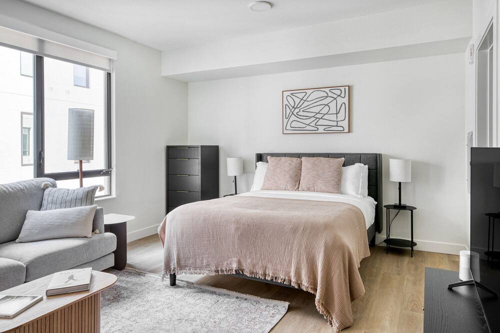 Photo of Bedroom in Downtown Berkeley
