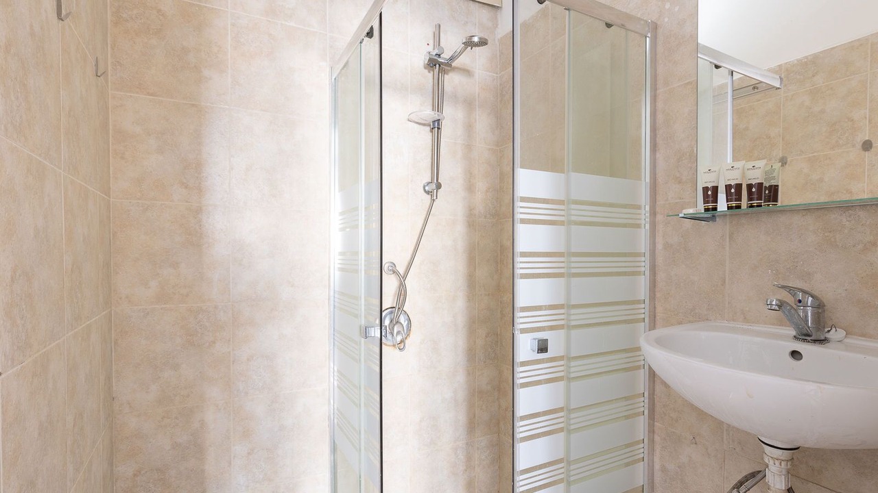 Photo of Bathroom in Florentin