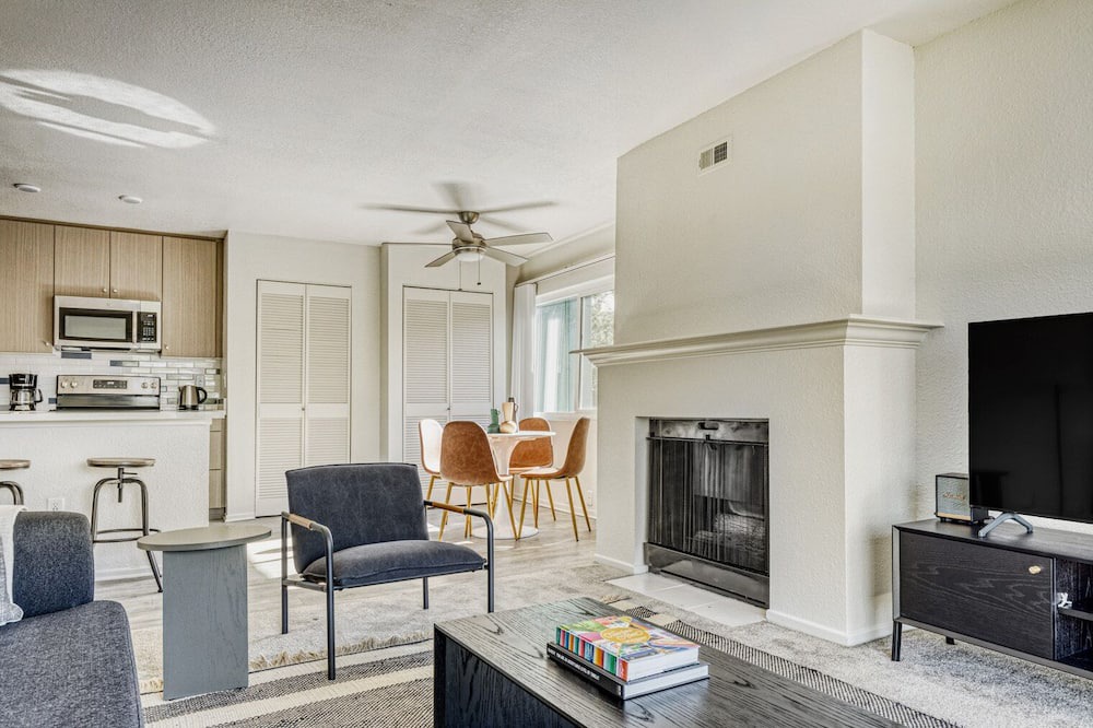 Photo of Livingroom in Los Angeles