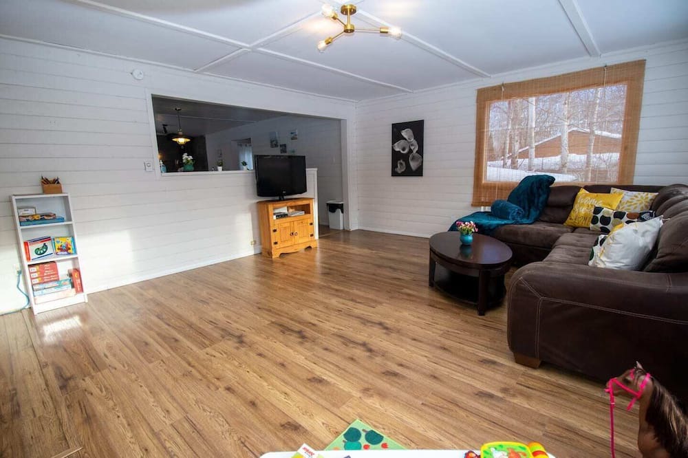 Photo of Livingroom in Hillside Beach