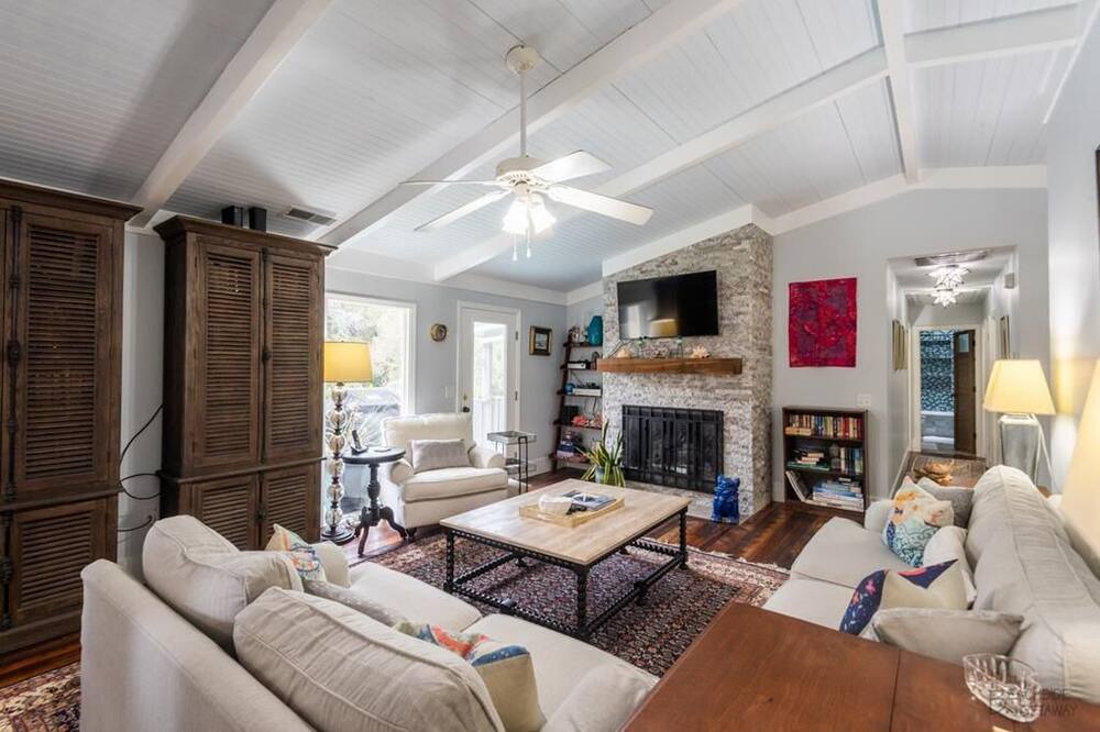 Photo of Bedroom in Folly Field