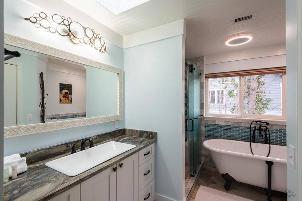 Photo of Bathroom in Folly Field