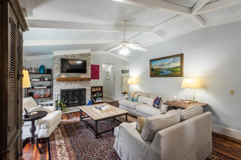 Photo of Bedroom in Folly Field