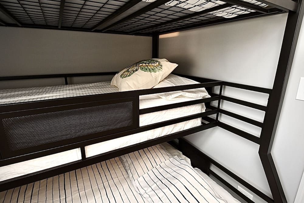 Photo of Bedroom in Woodlawn