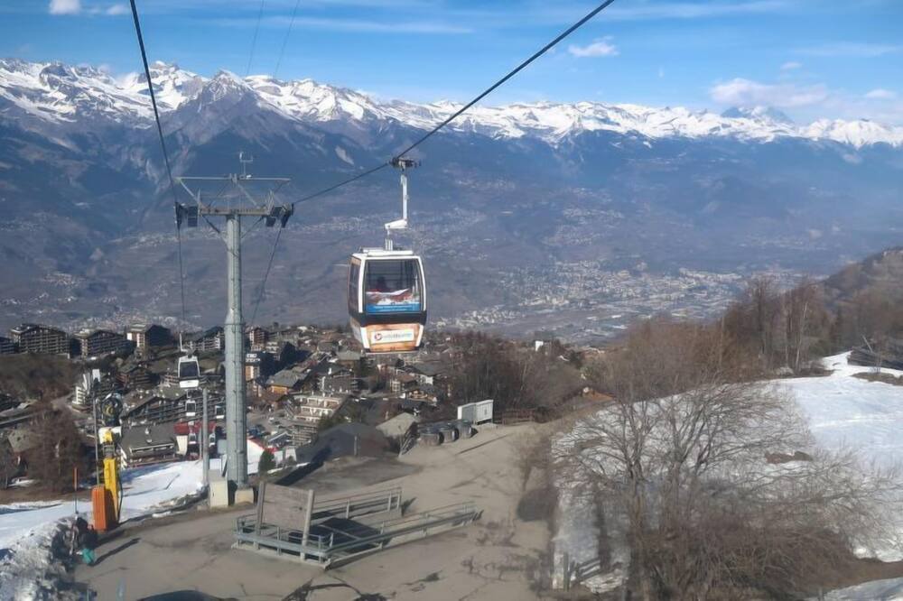 Photo of Outdoor in Saint-Pierre-de-Clages