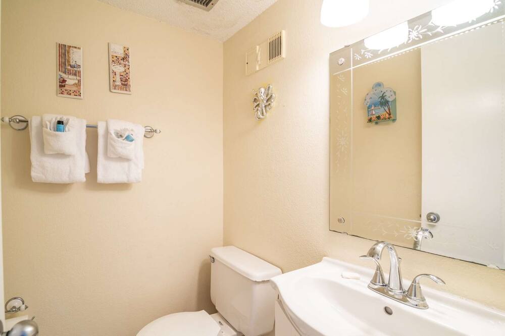 Photo of Bathroom in Garden City