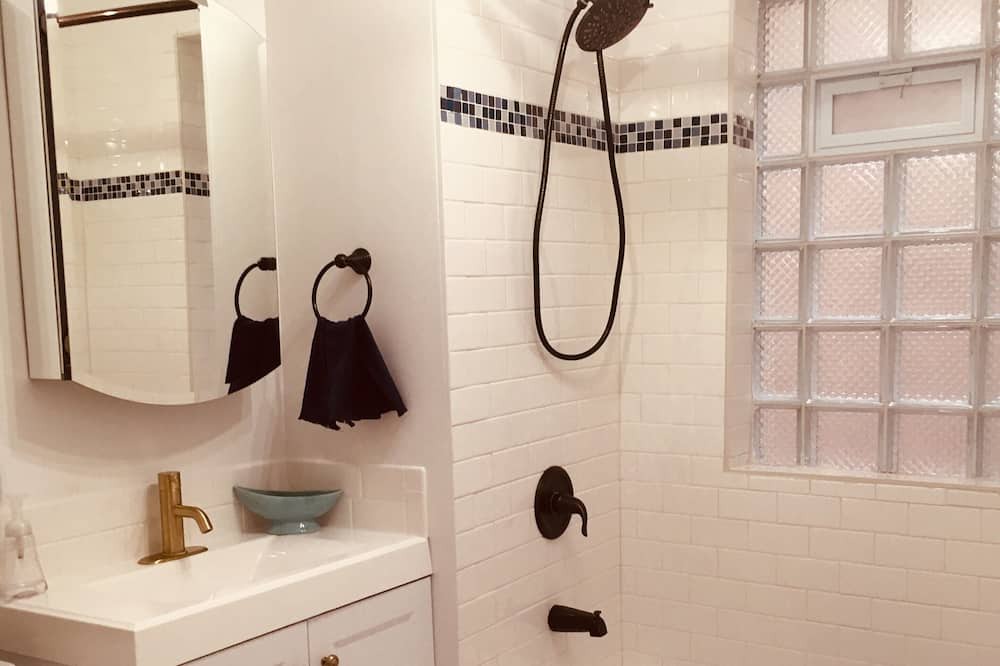 Photo of Bathroom in Logan Square
