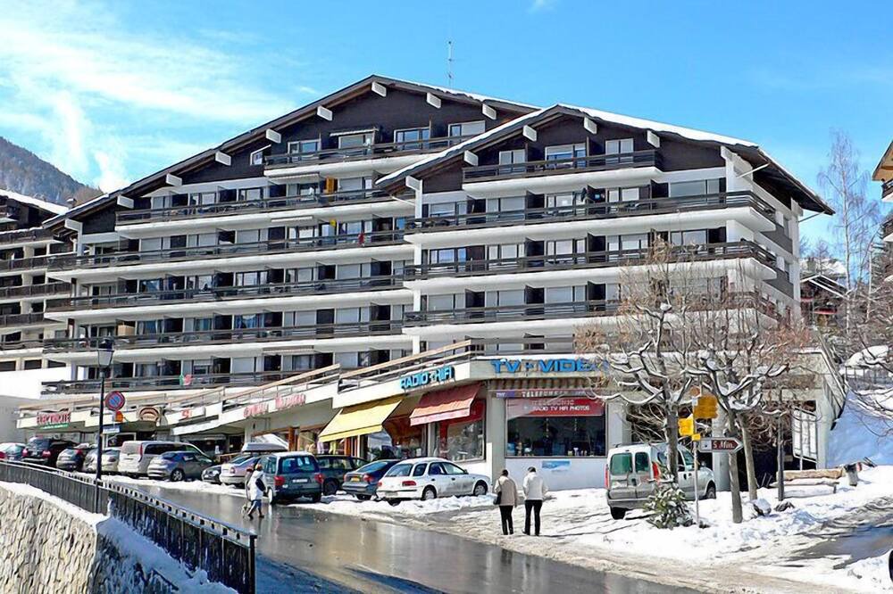 Photo of Outdoor in Saint-Pierre-de-Clages