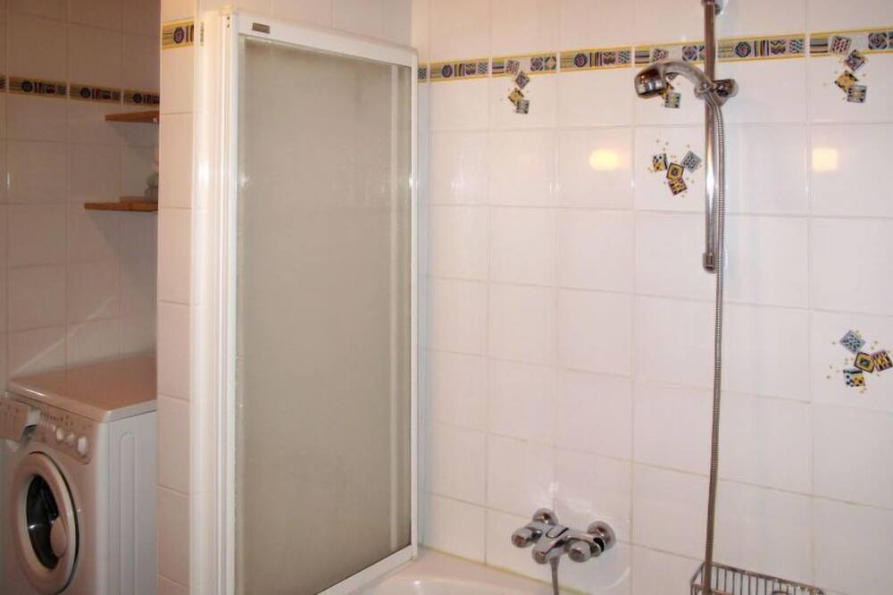 Photo of Bathroom in Grins