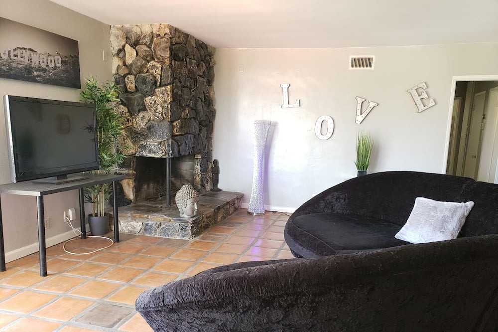 Photo of Livingroom in Adams Hill