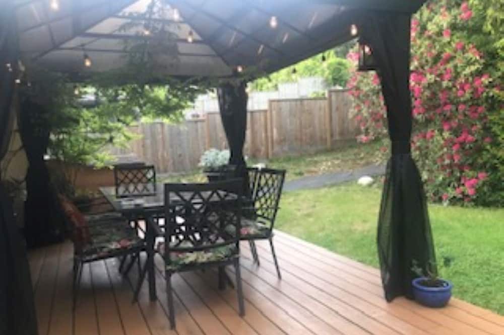 Photo of Patio Balcony in West Vancouver